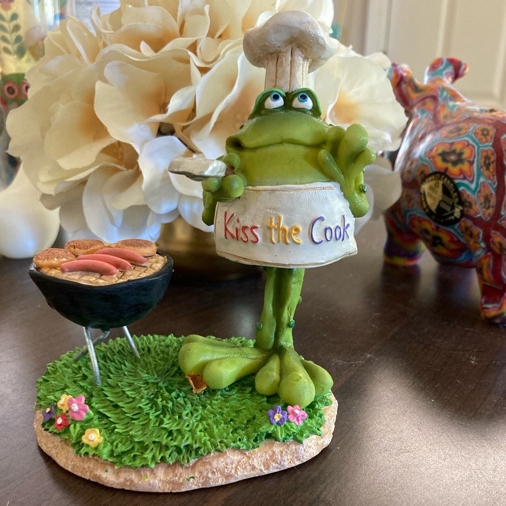 Toadily Yours Collection Kiss The Cook Bobblehead by Russ Berrie & Co. 25405